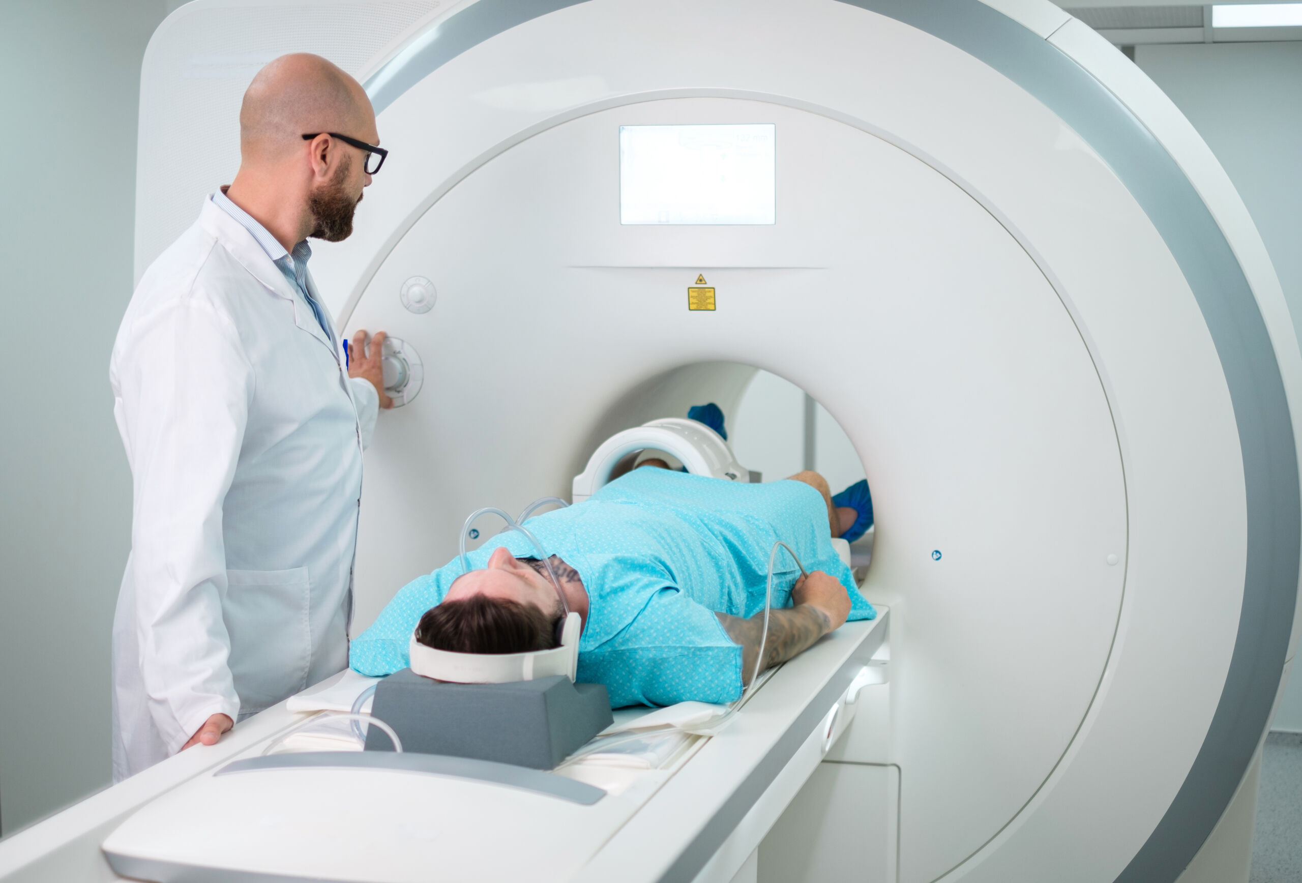 Qual a diferença entre Ressonância Magnética e Tomografia Computadorizada?