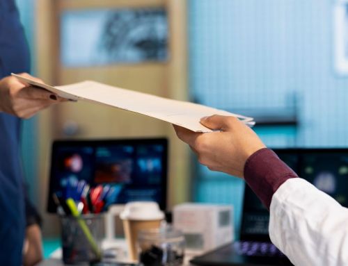 Armazenamento de exames médicos: 5 riscos de manter um servidor físico na sua clínica