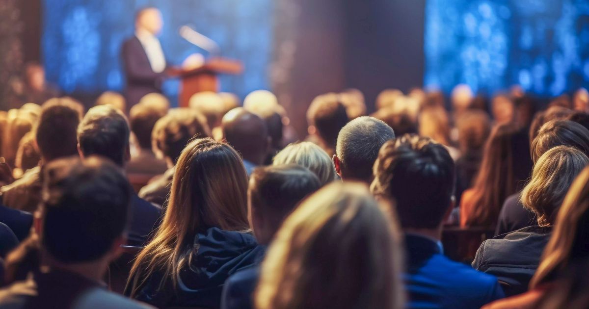 profissionais em evento de radiologia e saúde