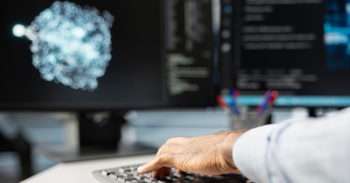 profissional fazendo telecomando em radiologia