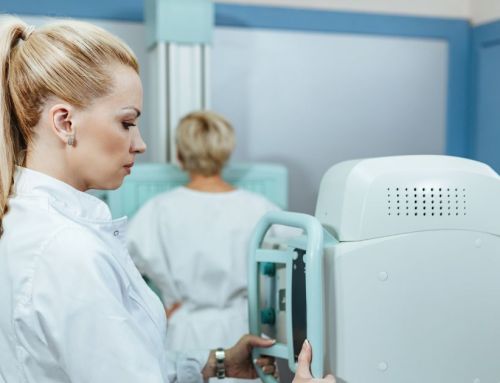 Como absorver o aumento na demanda de mamografias no Outubro Rosa sem atrasar laudos?
