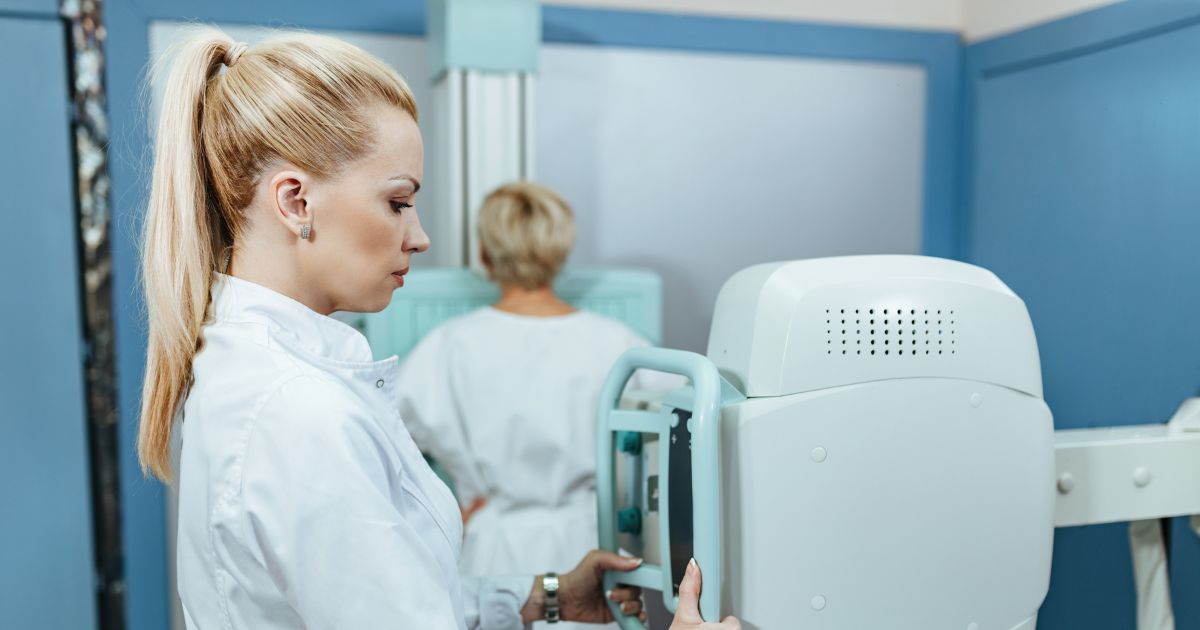 mamografia_telerradiologia paciente realizando mamografia